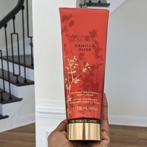 Victoria's Secret Vanilla Dusk Red Lotion